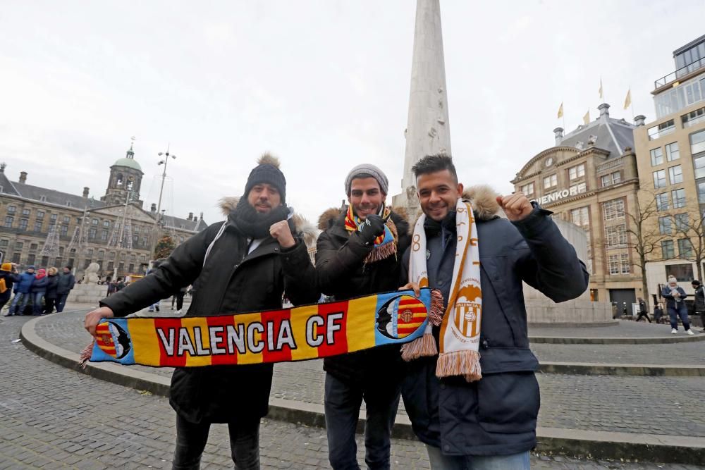 La afición del Valencia CF invade Ámsterdam