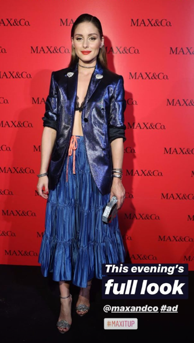 Olivia Palermo en la fiesta organizada en Milan por Max&amp;Co con un look azul de falda y americana acompañado únicamente por la lencería en el torso