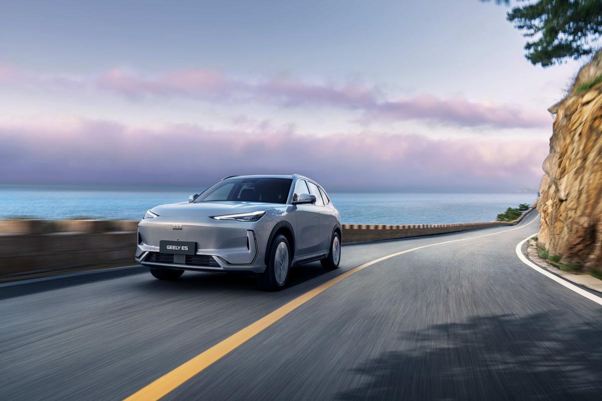 Uno de los dos modelos que trae Geely Auto es el eléctrico E5.