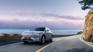 Uno de los dos modelos que trae Geely Auto es el eléctrico E5.