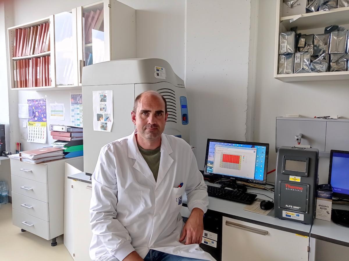 José Manuel Ramos, en el laboratorio de BioFarma.