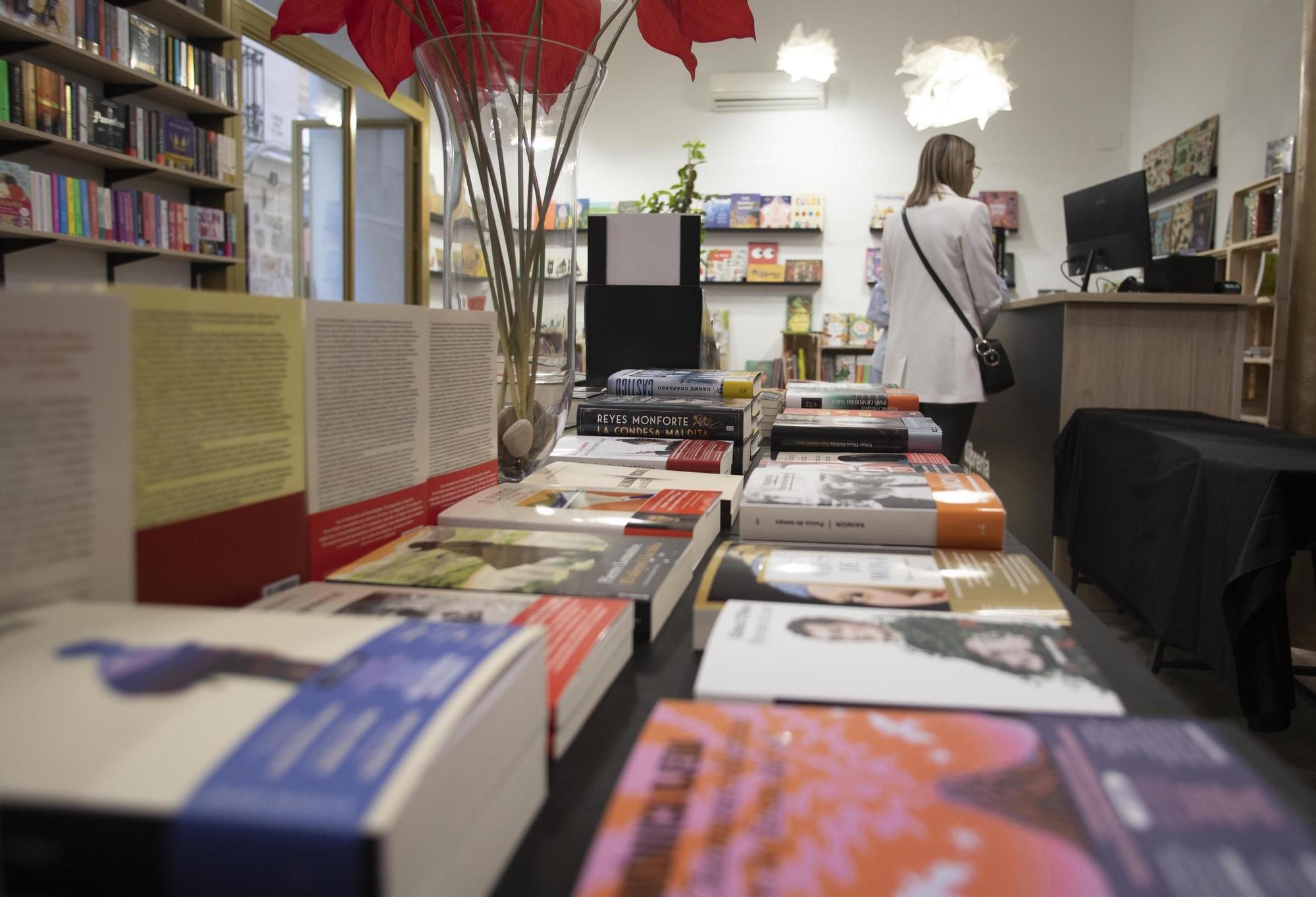 Así es la nueva librería que han abierto en el casco viejo de Xàtiva