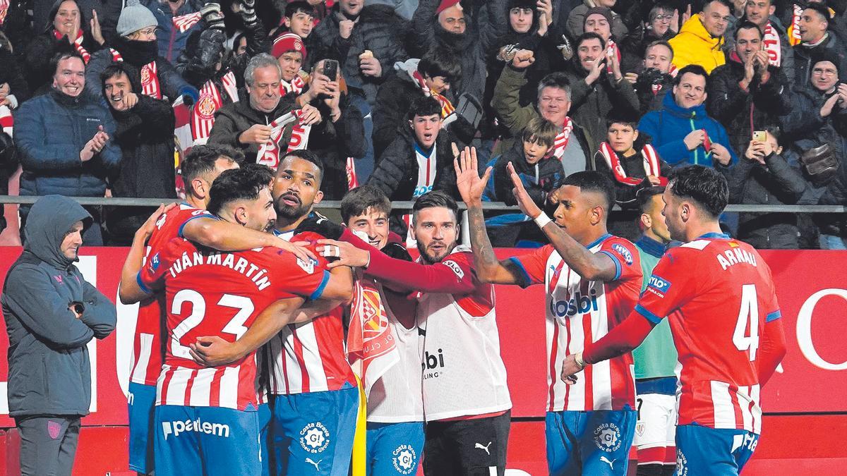 Els jugadors del Girona celebren un gol a Montilivi