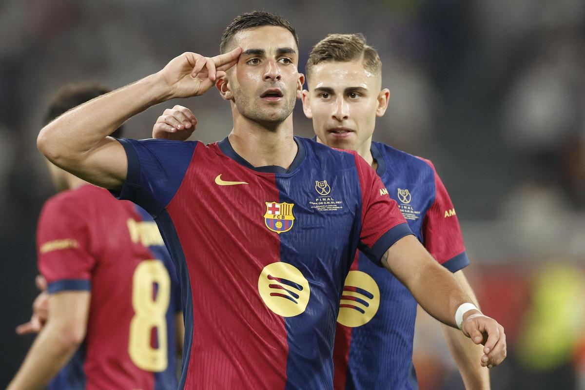 Ferran Torres, junto a Fermín, tras marcar el tanto que llevaba la final a la prórroga.