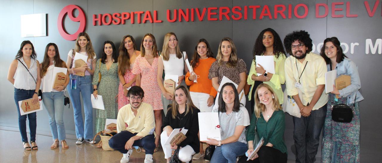 Nueva promoción de sanitarios, médicos y enfermeros residentes en el Hospital Universitario del Vinalopó.