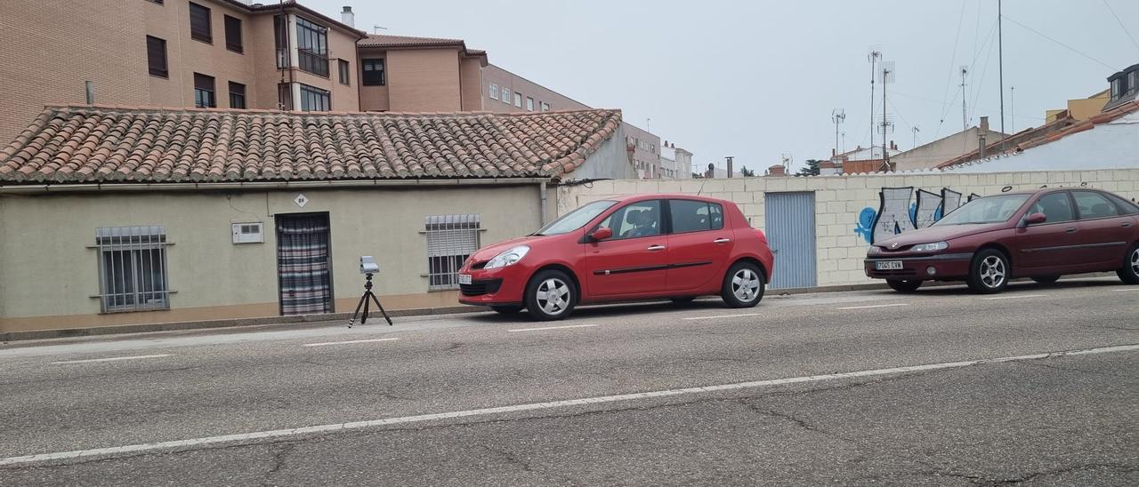 Un radar de la Policía Municipal en una calle de Zamora para controlar la velocidad