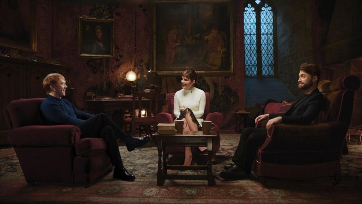 De derecha a izquierda, Daniel Radcliffe, Emma Watson y Rupert Grint, en el especial de HBO Max.