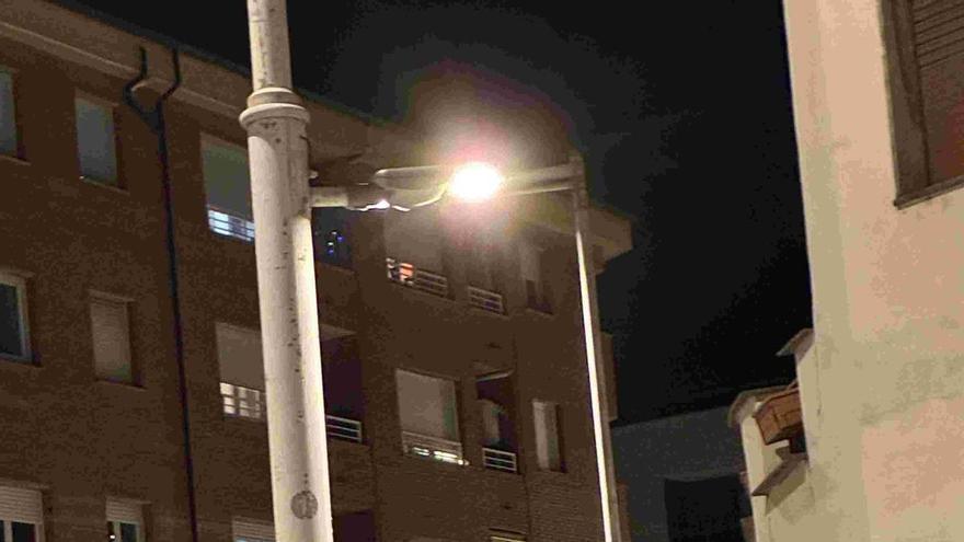 La Seu d'Urgell recupera el seu enllumenat de color ataronjat, ara més eficient