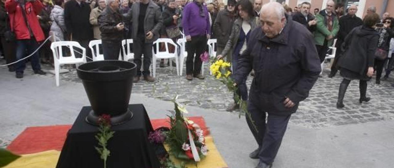 El tripartito retirará la alcaldía perpetua a Franco tres años después de acordarlo el pleno