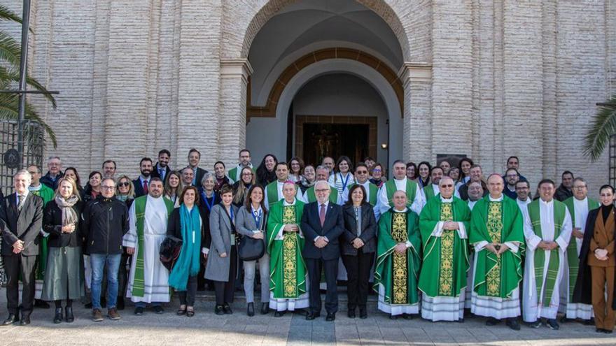 Foto de familia tras la Eucaristía celebrada en el Templo del Monasterio de Los Jerónimos.   | UCAM