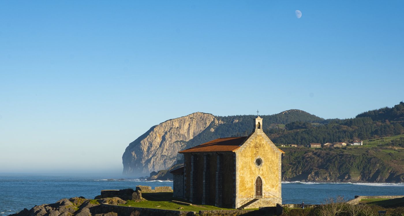 Una ermita hermosa y solitaria