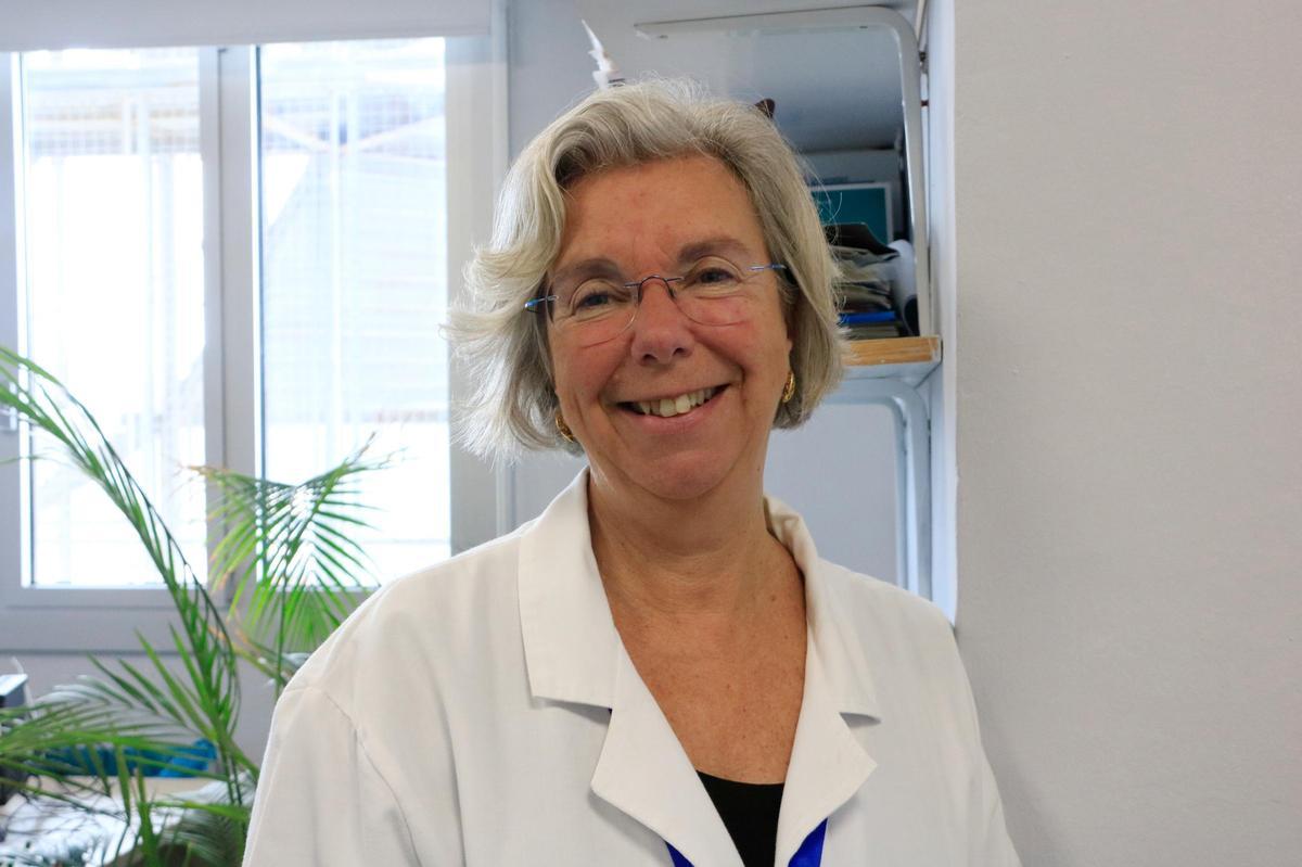 La cap d’Obstetrícia i Ginecologia Reproductiva de l'Hospital Vall d’Hebron, la doctora Elena Carreras, al seu despatx
