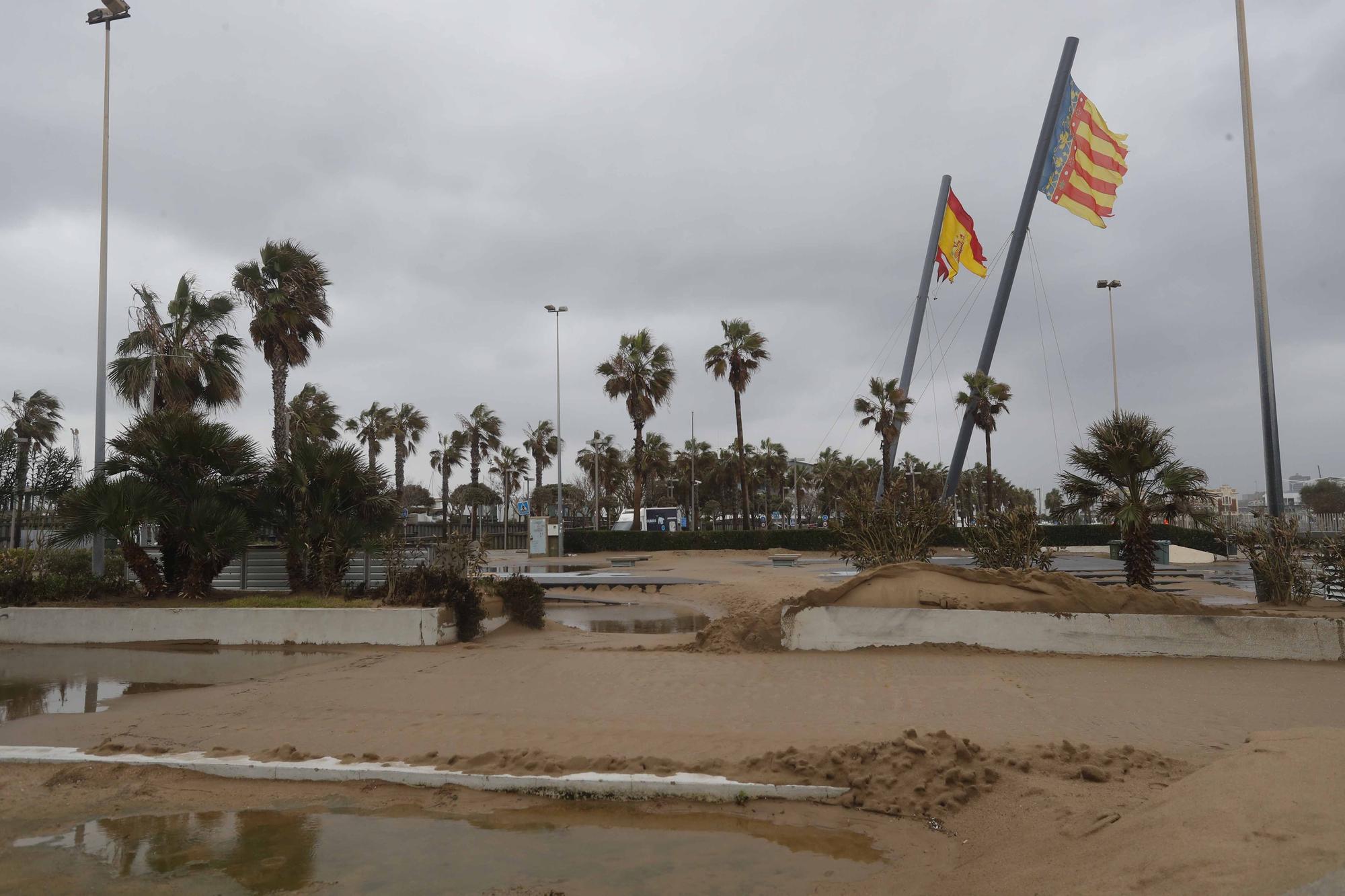 Así ha quedado La Malvarrosa por el fuerte temporal