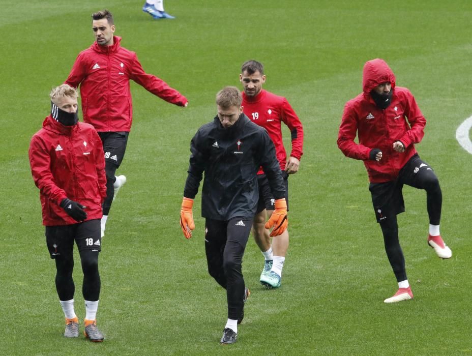 El último entrenamiento del Celta antes de jugar contra el Sevilla // Alba Villar