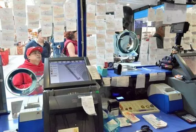 Venta de loteria de El Gordo de Navidad en la administracion La Brujita de Telde