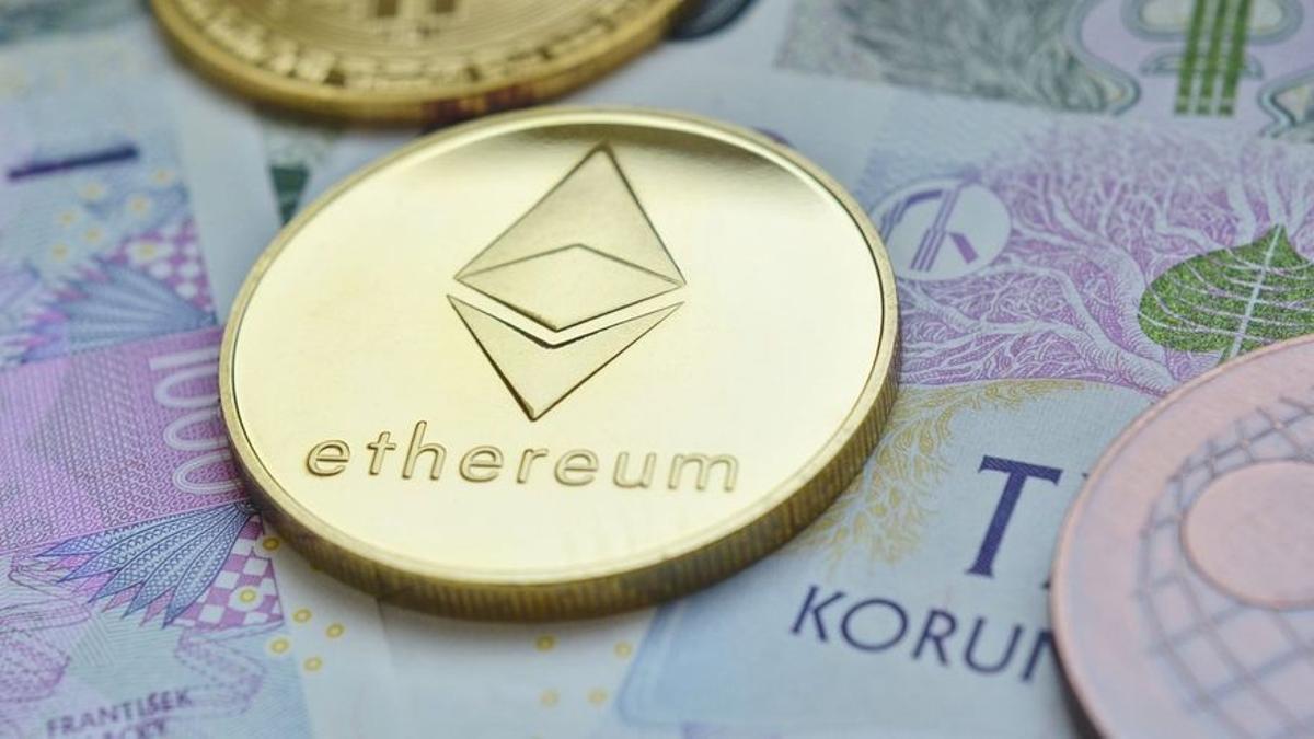 Ethereum gana apoyos de los inversores mientras el bitcoin retrocede.