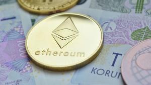 Ethereum gana apoyos de los inversores mientras el bitcoin retrocede.