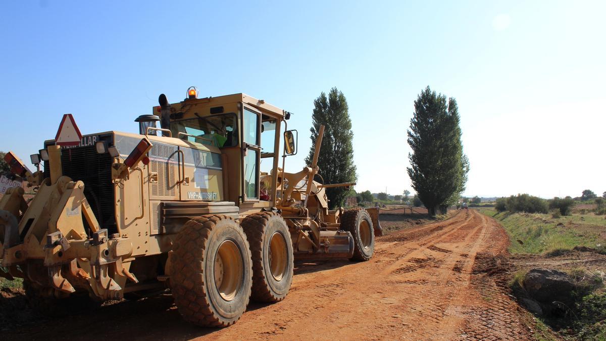 Obras en un camino rural.