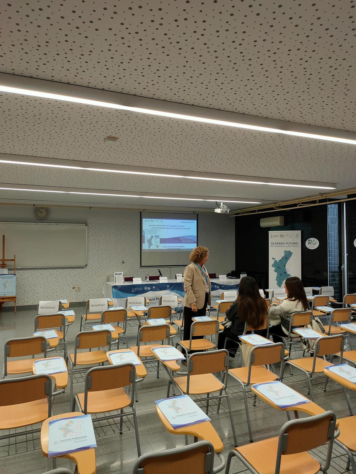 Jornada sobre FP y empresas en el IES Jaume I de Ontinyent.