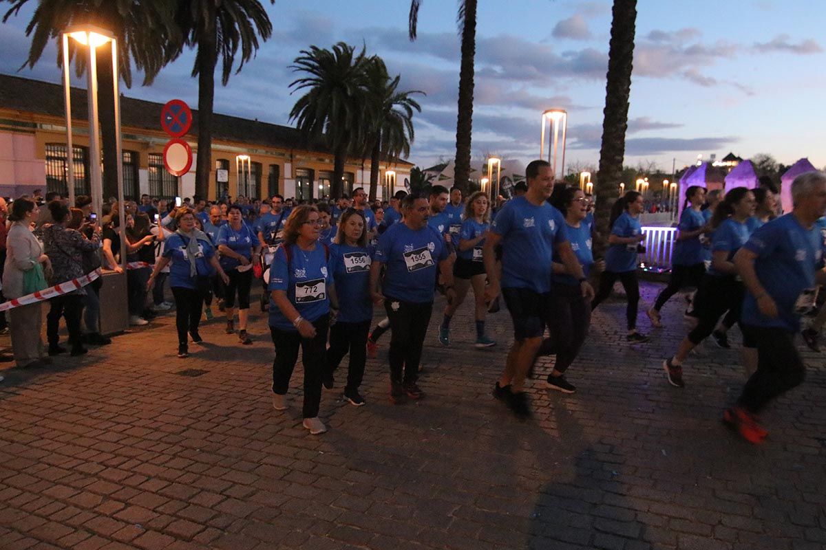 La carrera nocturna 'Somos azul' en favor de las personas con TEA