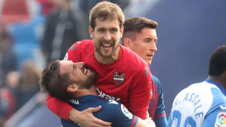 Aitor y Miramón celebran el triunfo.