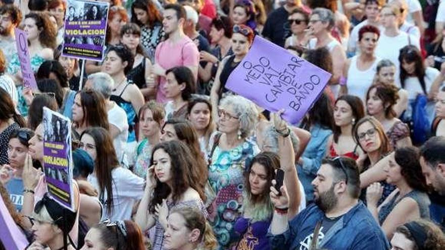 Una de las marchas en Vigo contra la libertad de &quot;La Manada&quot;. // M.G.B.