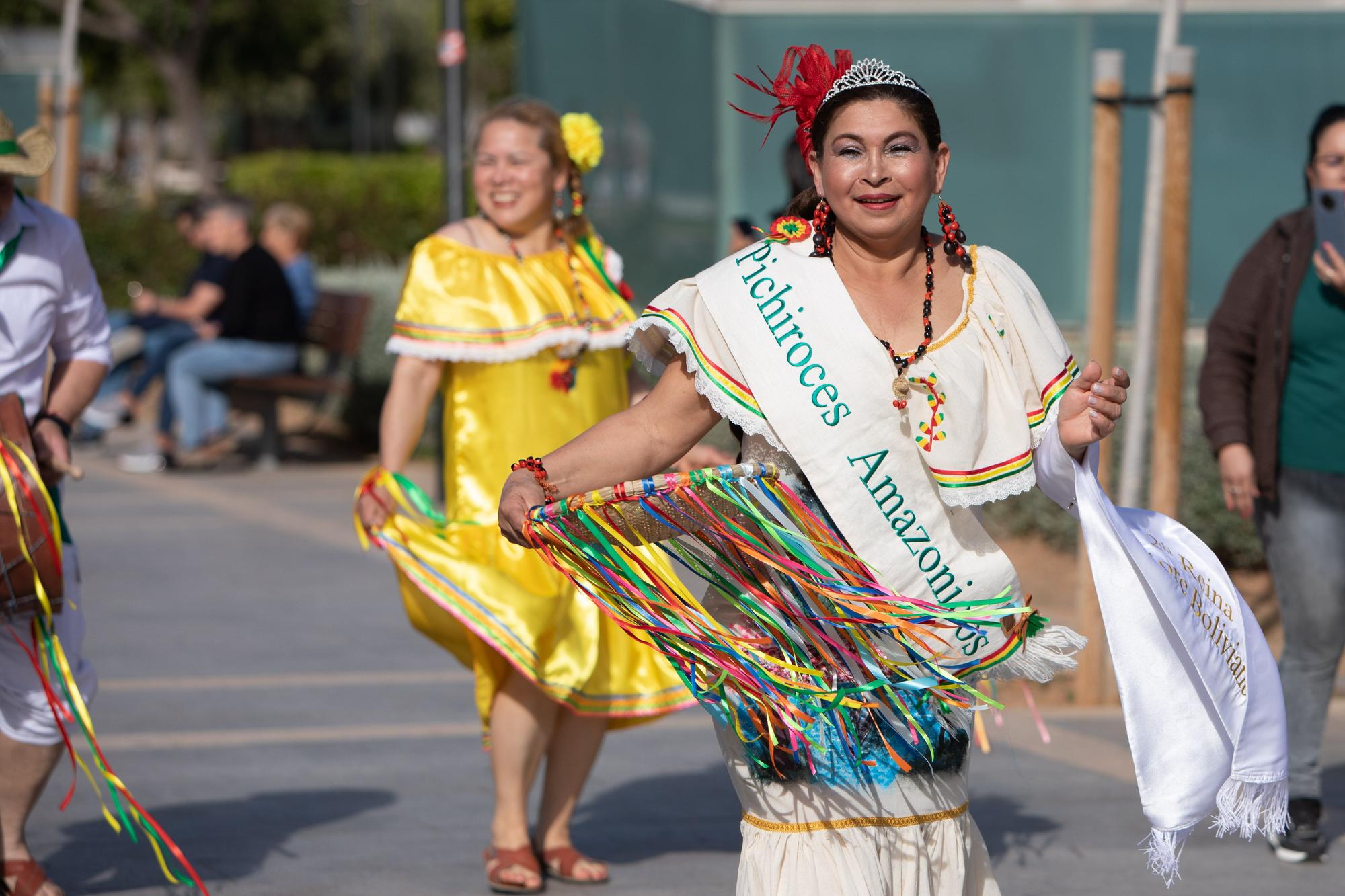 Palma celebra su gran festival de danzas folklóricas bolivianas