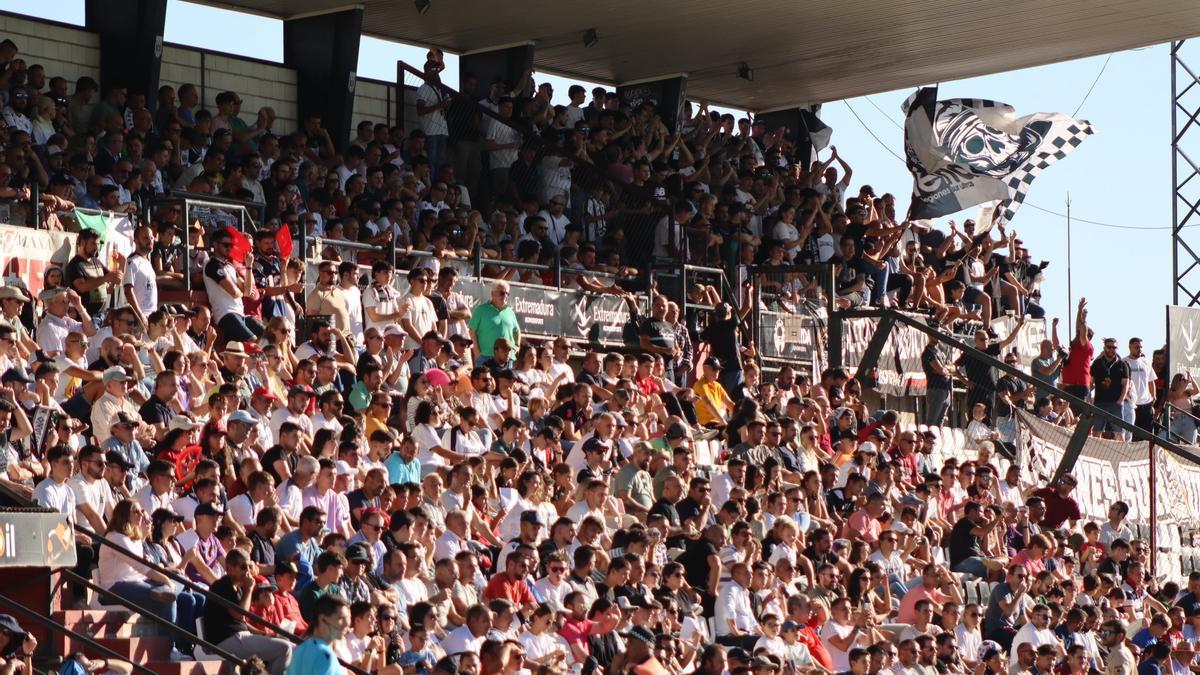 Más de 5.000 espectadores acudieron al estadio Romano José Fouto.