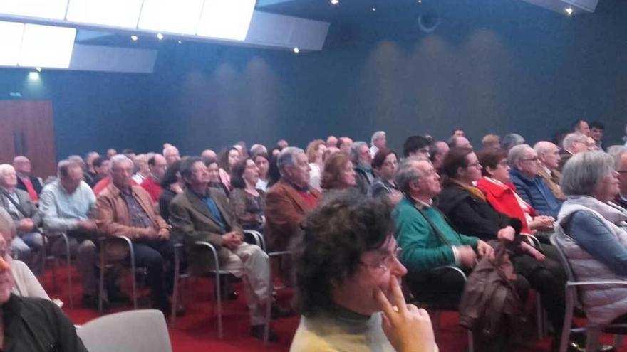 El público que llenó ayer el Club Prensa Asturiana de LA NUEVA ESPAÑA.