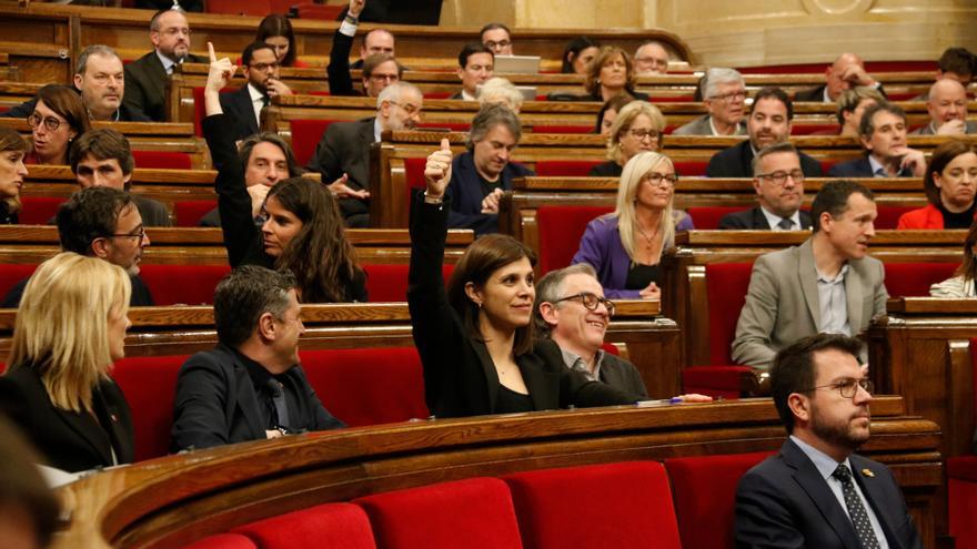 Els diputats voten al ple del Parlament de Catalunya