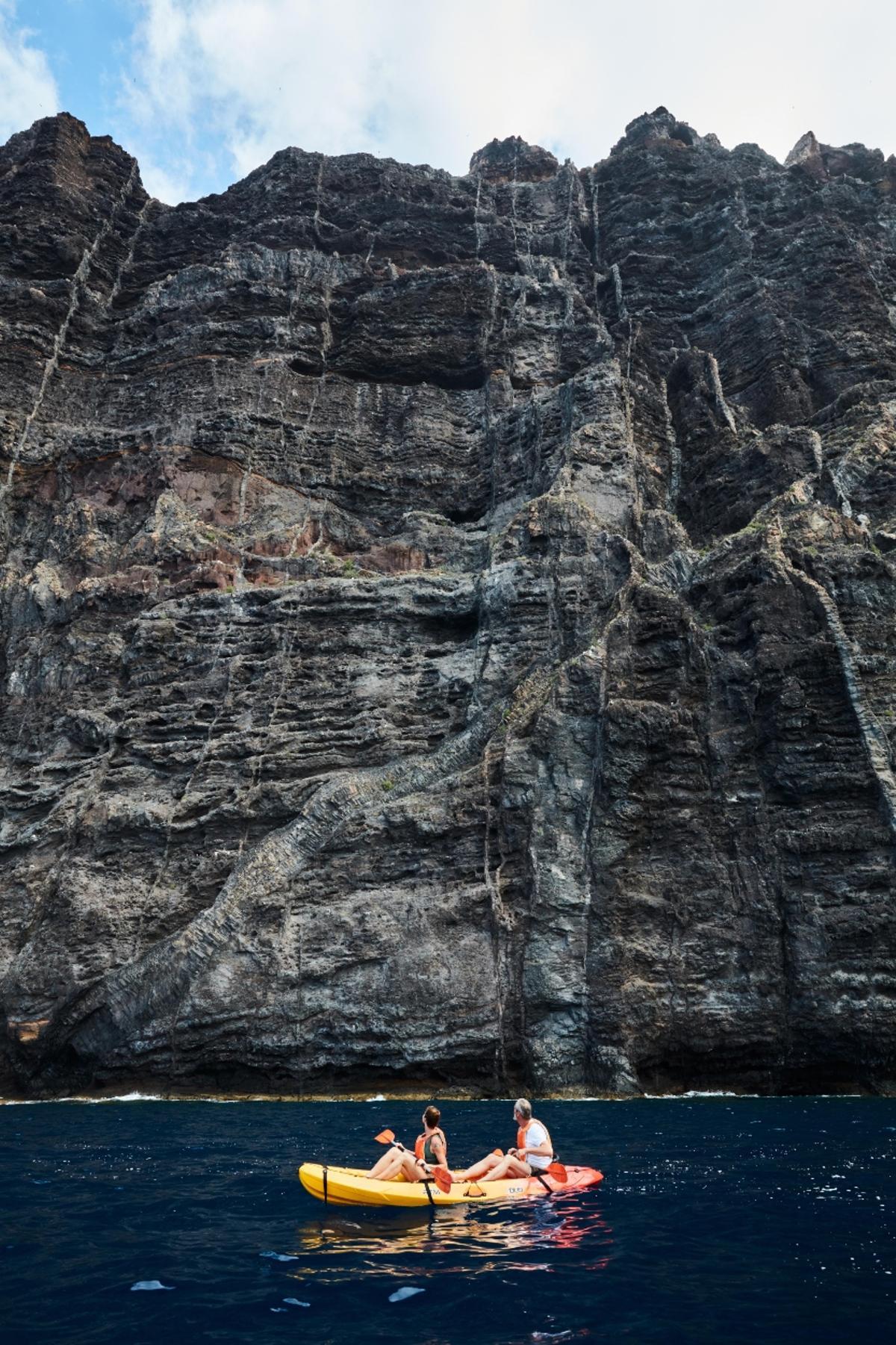 Los acantilados de Los Gigantes alcanzan más de seiscientos metros de altura en algunos puntos.