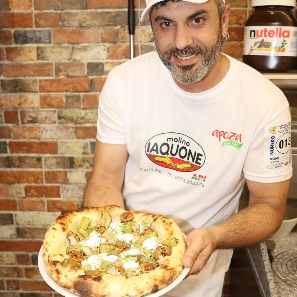 Xavier Borrás con la pizza triunfadora