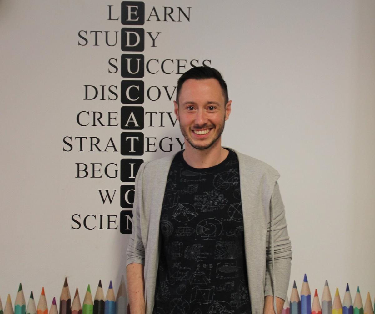 Pedro Martínez, profesor de Matemáticas y autor del cómic  Mathland: El enigma del talismán aritmético.