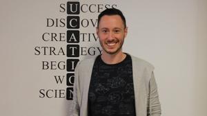 Pedro Martínez, profesor de Matemáticas y autor del cómic  Mathland: El enigma del talismán aritmético.