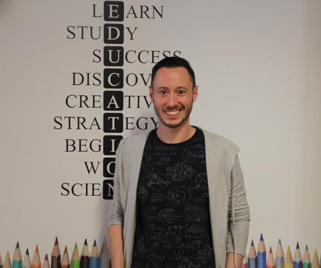 Pedro Martínez, profesor de Matemáticas y autor del cómic  Mathland: El enigma del talismán aritmético.