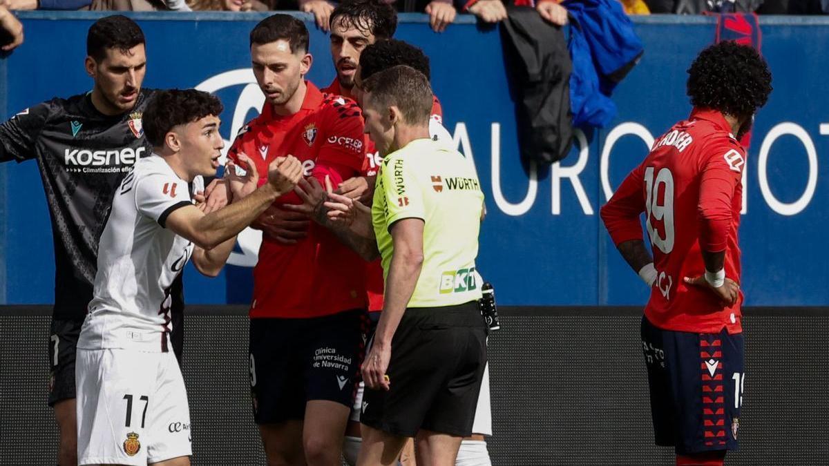 El Mallorca tira un 0-2 ante Osasuna en el debut de Demichelis