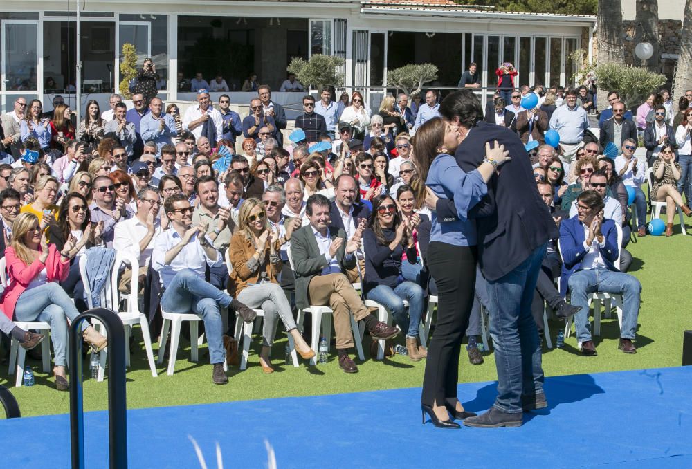 Casado propone en Alicante que todas las oposiciones se desarrollen en castellano.