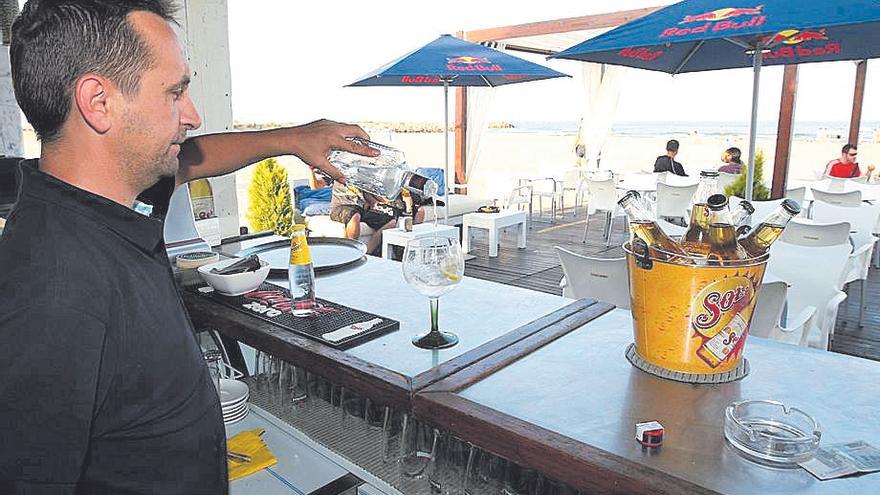 Cuatro chiringuitos abrirán en dos playas de Castelló en Pascua