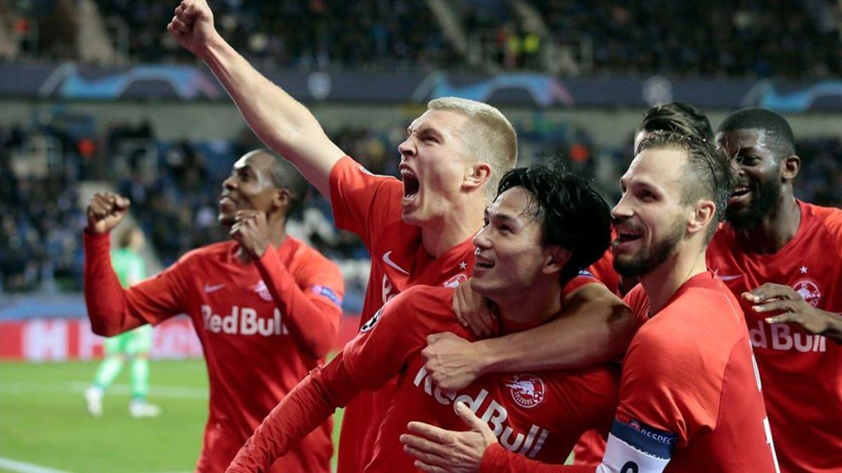 Los jugadores del Salzburgo celebran un gol ante el Genk