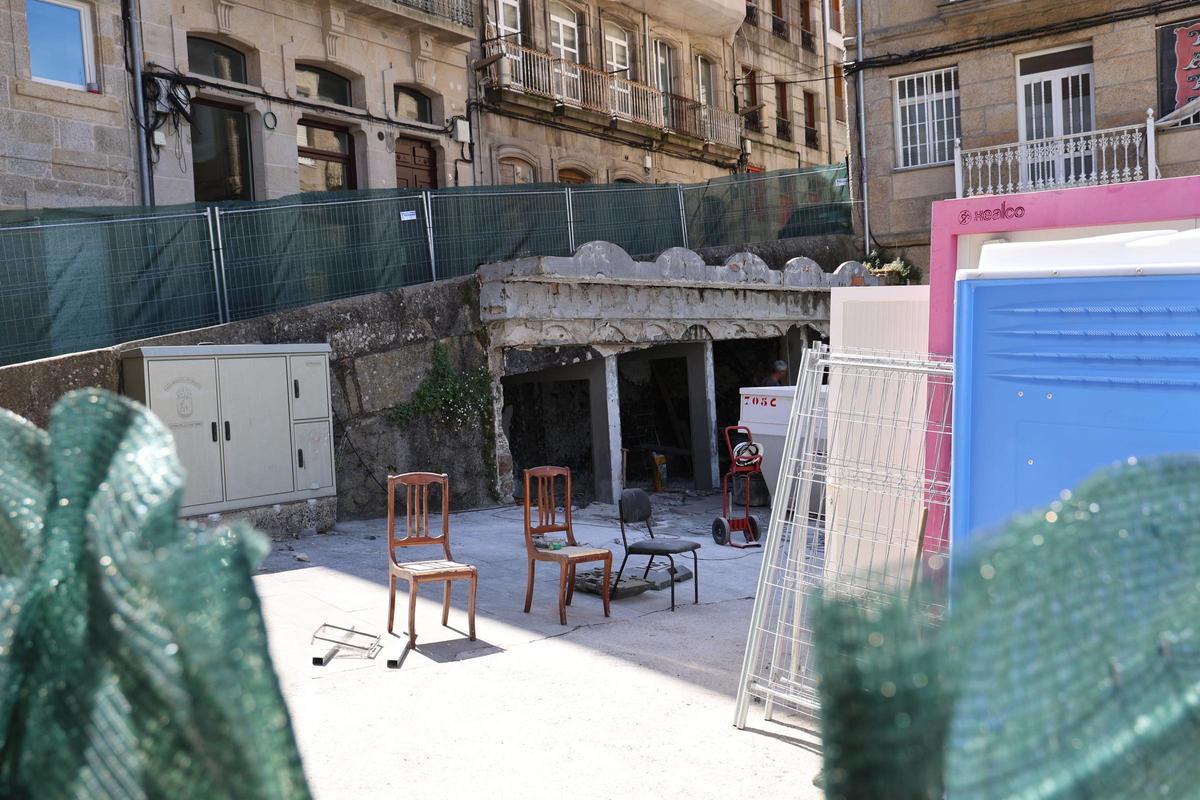 Obras del Concello en la plaza del Paseo de Alfonso.