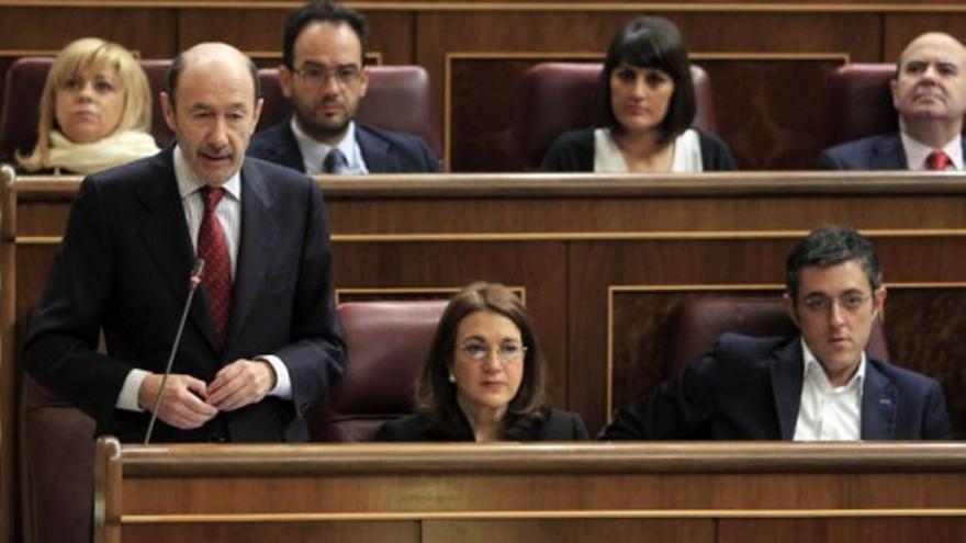 Rubalcaba a Rajoy: ¿Volvería a hacerse la foto frente al INEM?