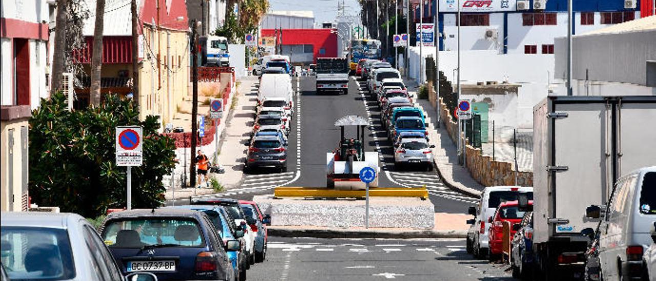 Vía principal de acceso al parque empresarial de El Goro.