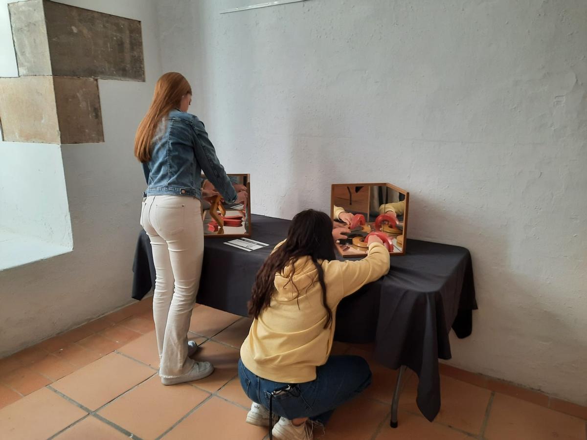 5.493 infants, joves i famílies visiten l’exposició del Museu de Matemàtiques a Figueres.