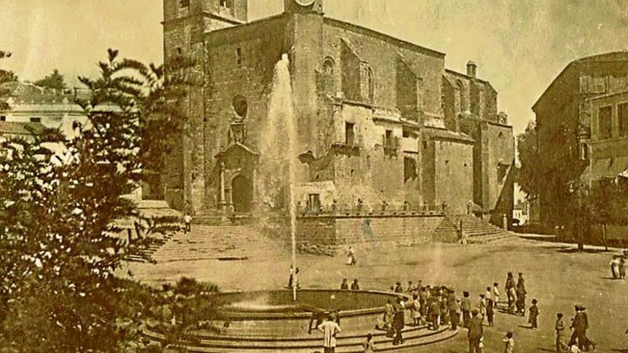 La fuente de la plaza Mayor de Trujillo podría recuperar el chorro