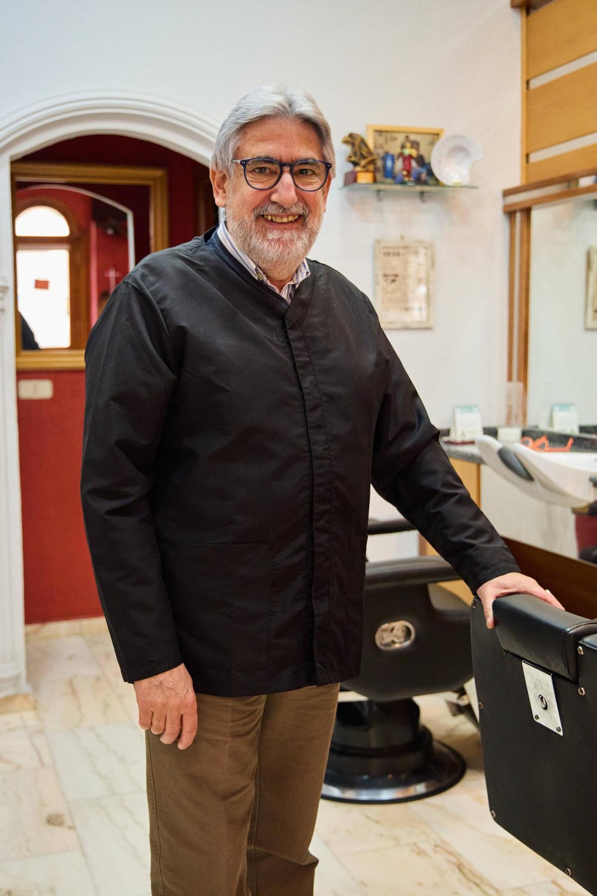 Fotogalería | José María, el peluquero de Cáceres, se jubila