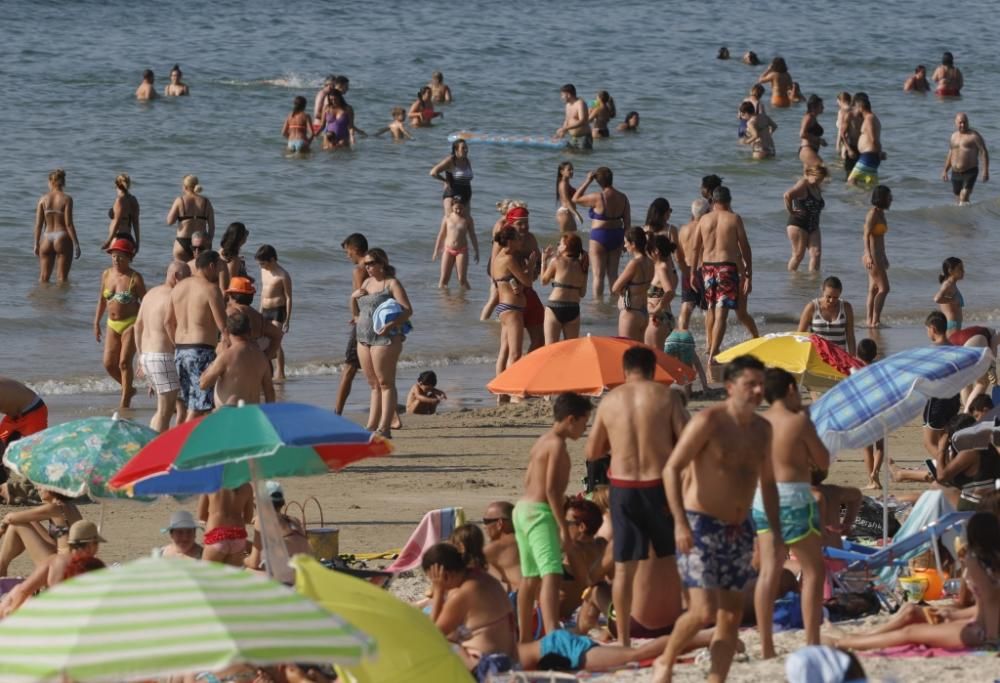 En O Vao y Samil no entra un solo alfiler: las playas de Vigo, abarrotadas