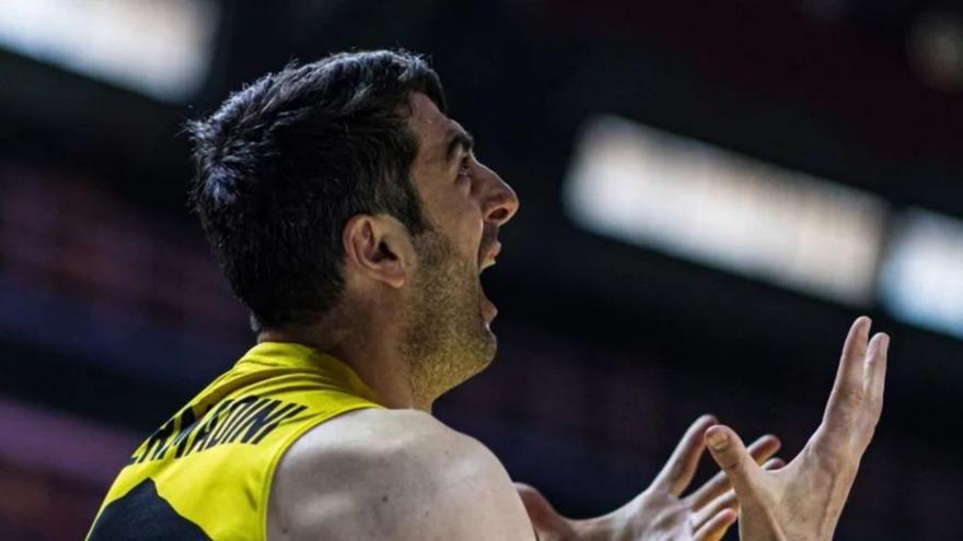 Shermadini se lamenta tras un fallo en el duelo del domingo.