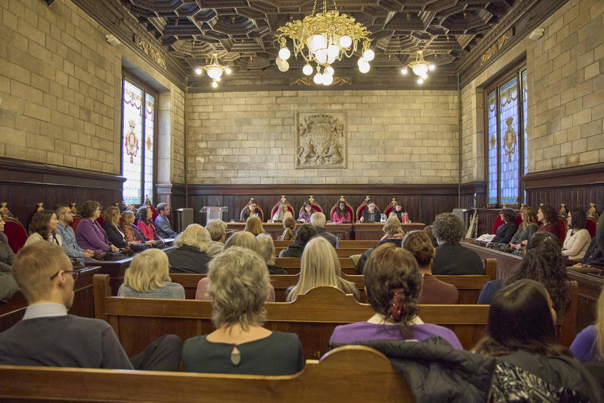 Les imatges de l'acte institucional del 8M a l'Ajuntament de Girona
