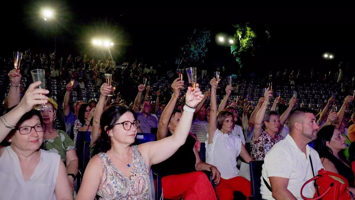 Alcántara rinde homenaje a los héroes entre bambalinas que han mantenido vivo el sueño de todo un pueblo durante 40 años