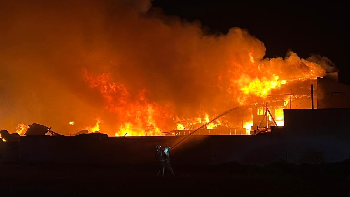 Incendio de grandes dimensiones esta madrugada junto a Son Banya.